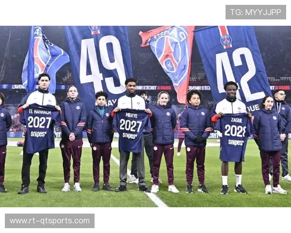 巴黎圣日耳曼青年队亮相，姆巴耶兄弟同场竞技